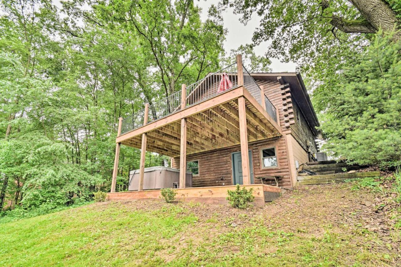 Cozy Amish Country Cabin On Shipshewana Lake! Exterior photo