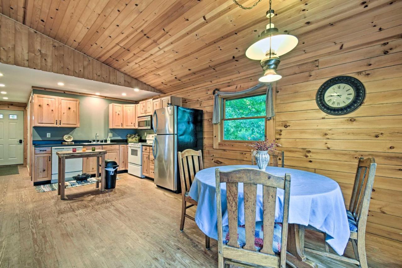 Cozy Amish Country Cabin On Shipshewana Lake! Exterior photo